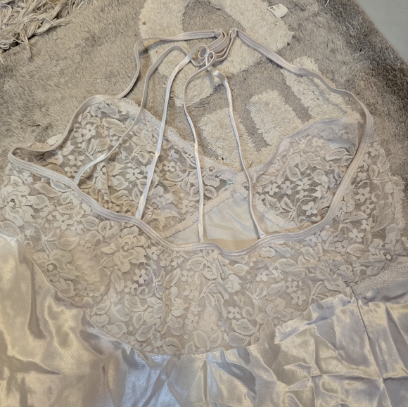 White Satin Lingerie - Picture 6 of 7